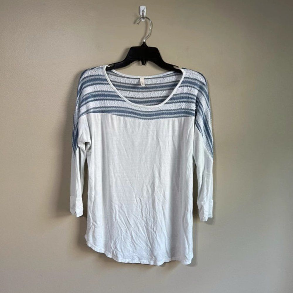 Mai soli small white and blue top